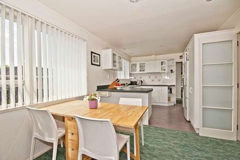 Photo of property in 44 Kemp Road, Massey, Auckland, 0614