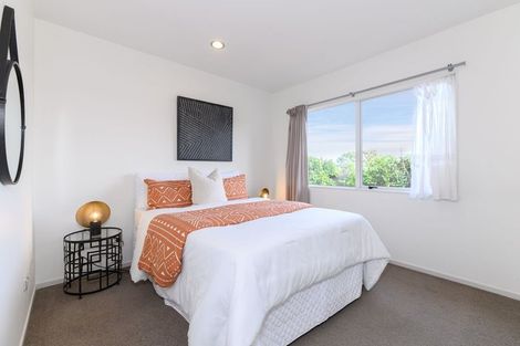 Photo of property in 79a Awaroa Road, Sunnyvale, Auckland, 0612