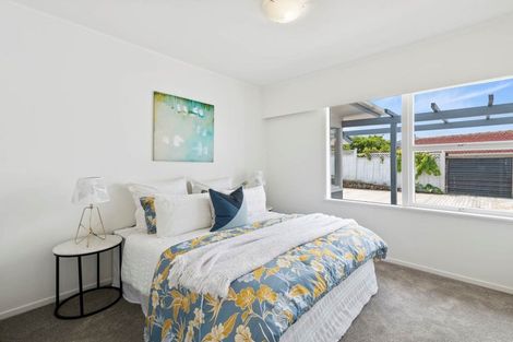 Photo of property in 20 Woodcote Drive, Glenfield, Auckland, 0629