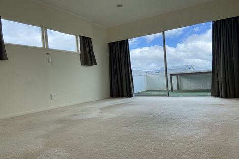 Photo of property in 1/2a Ascot Avenue, Narrow Neck, Auckland, 0624