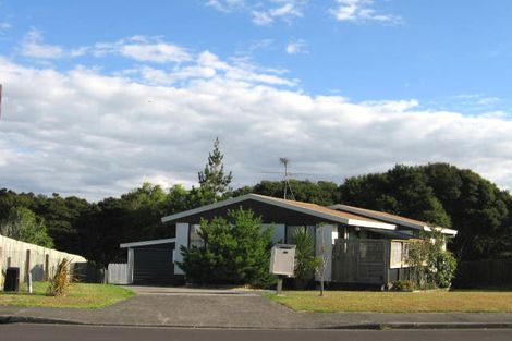 Photo of property in 30 Devonshire Road, Unsworth Heights, Auckland, 0632