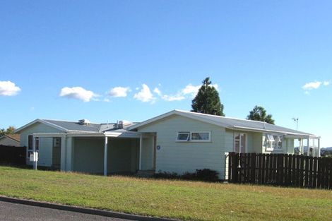 Photo of property in 11 Rena Place, West Harbour, Auckland, 0618