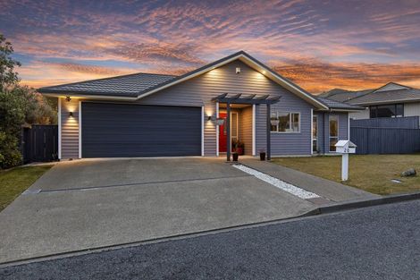 Photo of property in 20 Ronald Scott Grove, Riverstone Terraces, Upper Hutt, 5018