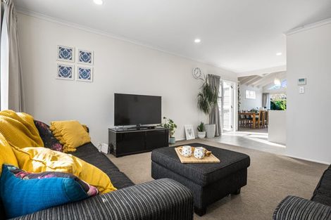 Photo of property in 10 Dalry Place, Mangere Bridge, Auckland, 2022
