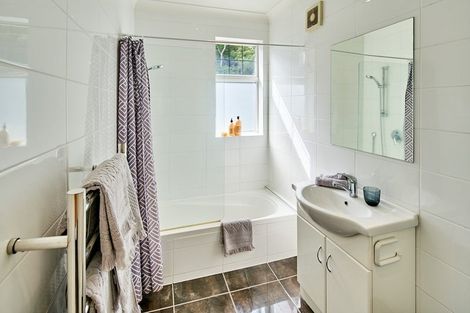 Photo of property in 2b Wilkinson Street, Oriental Bay, Wellington, 6011