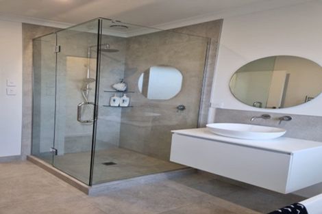 Photo of property in 18 Sardinia Grove, Fitzherbert, Palmerston North, 4410
