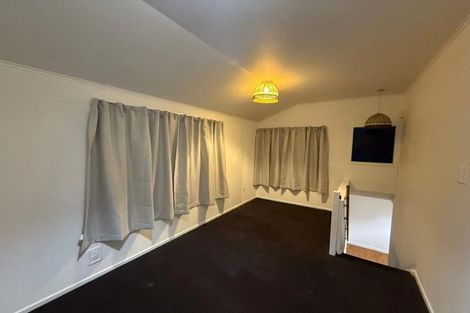 Photo of property in 10 Boler Place, New Lynn, Auckland, 0600