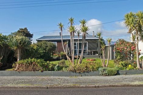 Photo of property in 17 Marine Parade, Carters Beach, Westport, 7825