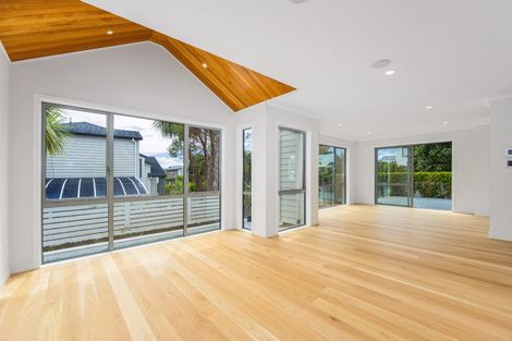 Photo of property in 17 Headland Drive, Long Bay, Auckland, 0630