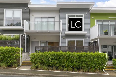 Photo of property in 25 Batchelor Street, Newlands, Wellington, 6037