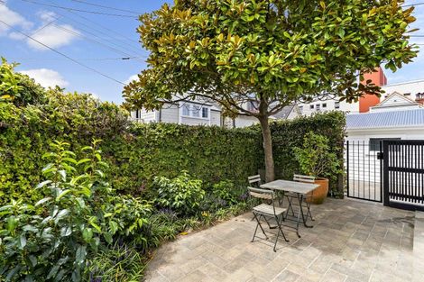 Photo of property in 21 Selwyn Terrace, Thorndon, Wellington, 6011