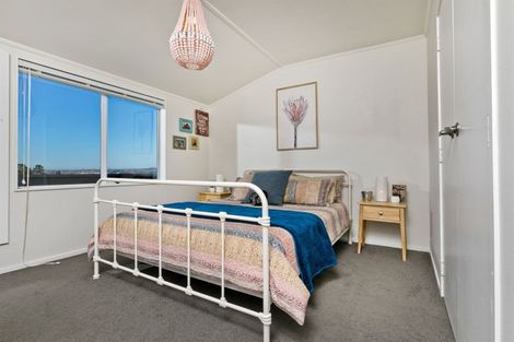 Photo of property in 14 Sarajevo Place, Massey, Auckland, 0614
