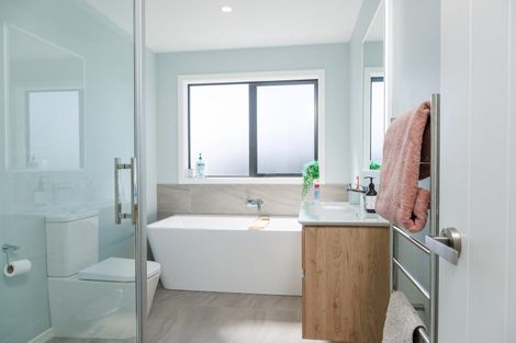 Photo of property in 31 Boeing Way, Newlands, Wellington, 6037