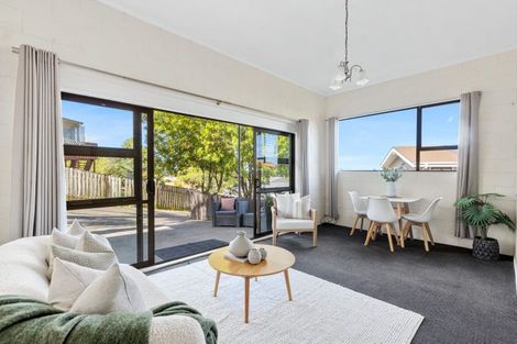 Photo of property in 8a Orewa Heights Crescent, Orewa, 0931