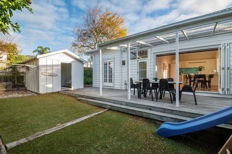 Photo of property in 54 Wairoa Road, Narrow Neck, Auckland, 0624