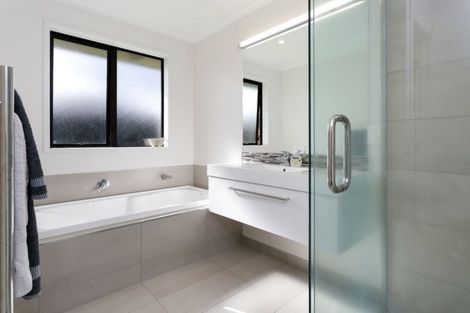 Photo of property in 28 Lilac Close, Cambridge, 3434