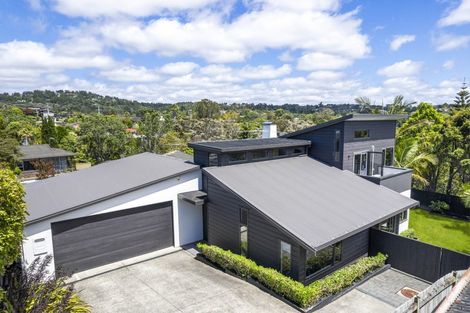 Photo of property in 25a Barron Drive, Green Bay, Auckland, 0604