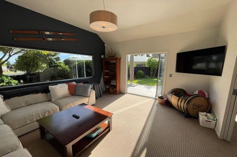 Photo of property in 15 Russell Drive, Oakura, 4314