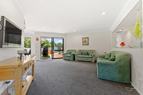 Photo of property in 13 Te Awa Place, Red Beach, 0932