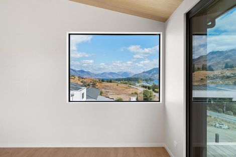 Photo of property in 6 Red Deer Rise, Kelvin Heights, Queenstown, 9300