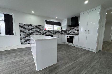 Photo of property in 13 Rountree Place, Conifer Grove, Takanini, 2112