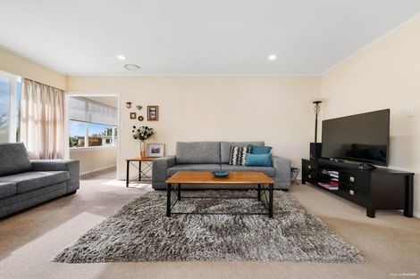 Photo of property in 13 Quibray Place, Botany Downs, Auckland, 2010