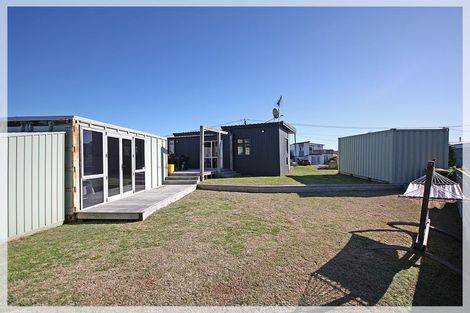 Photo of property in 11 Nelson Street, Foxton Beach, Foxton, 4815