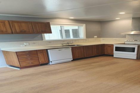 Photo of property in 40 Ruskin Road, Newlands, Wellington, 6037