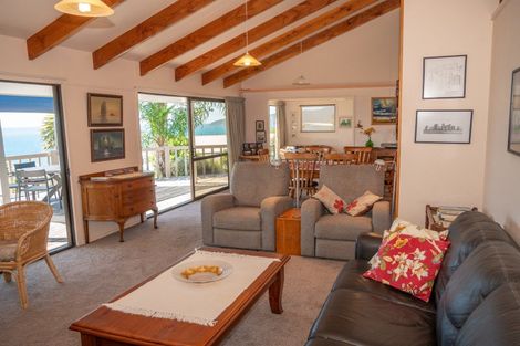 Photo of property in 39 Seaview Road, Cable Bay, 0420