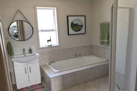 Photo of property in 95 Konini Road, Titirangi, Auckland, 0604