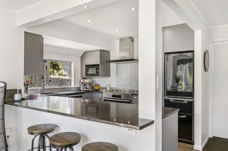 Photo of property in 15 Dalwhinnie Parade, Highland Park, Auckland, 2010