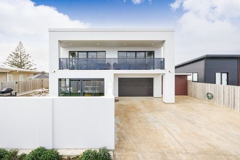 Photo of property in 29a Marine Parade South, Foxton Beach, Foxton, 4815