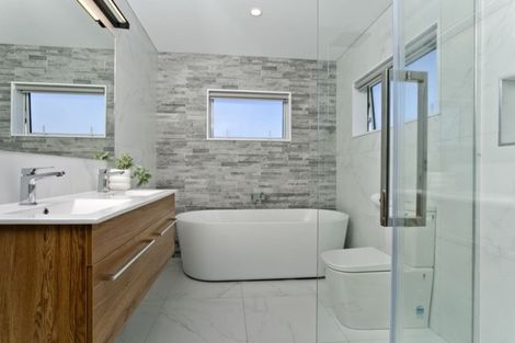 Photo of property in 29a Normanton Street, Glenfield, Auckland, 0629