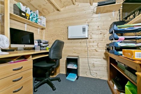 Photo of property in 4 Sevilla Place, Unsworth Heights, Auckland, 0632