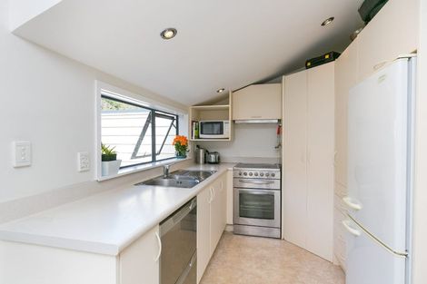 Photo of property in 28 Lawson Place, Mount Victoria, Wellington, 6011