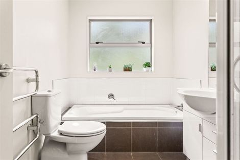 Photo of property in 2/72 Spinella Drive, Bayview, Auckland, 0629