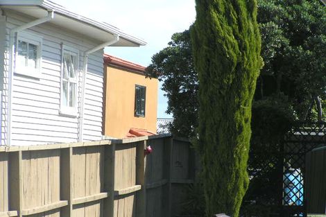 Photo of property in 2/102 Forrest Hill Road, Forrest Hill, Auckland, 0620