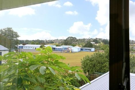 Photo of property in 5 Hueglow Rise, West Harbour, Auckland, 0618