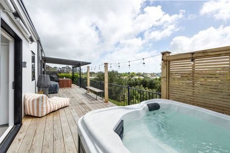 Photo of property in 18 Te Tiireke Drive, Glenview, Hamilton, 3206