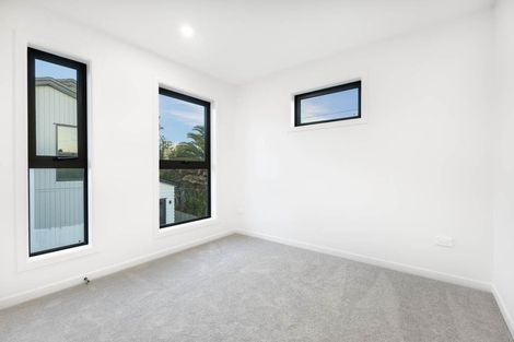 Photo of property in 69b Chivalry Road, Glenfield, Auckland, 0629