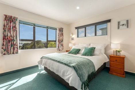 Photo of property in 31 Lanyon Place, Whitby, Porirua, 5024