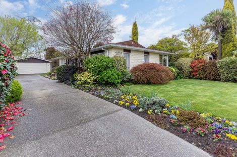 Photo of property in 28 Ambleside Drive, Burnside, Christchurch, 8053