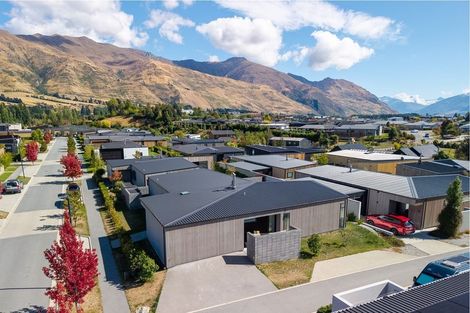 Photo of property in 18 Stackbrae Avenue, Wanaka, 9305
