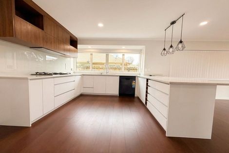 Photo of property in 2 Corta Bella Place, Golflands, Auckland, 2013