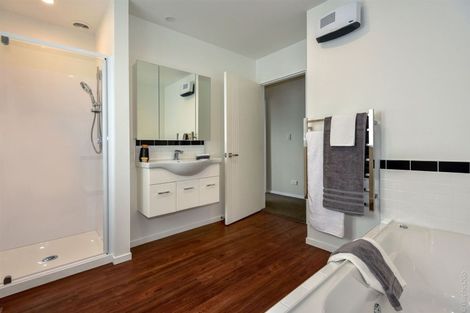 Photo of property in 33 Palmers Road, New Brighton, Christchurch, 8083