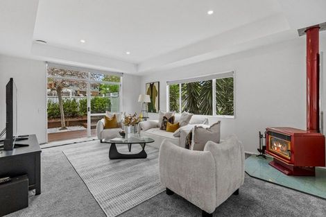 Photo of property in 5 Oystergrove Road, West Harbour, Auckland, 0618