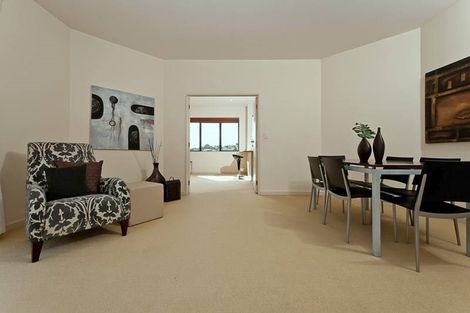 Photo of property in 11 Trotting Terrace, Fairview Heights, Auckland, 0632
