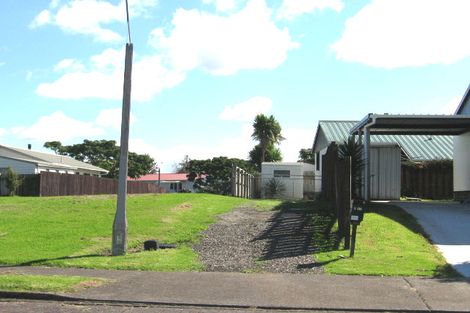 Photo of property in 2/13 Halyard Place, Te Atatu Peninsula, Auckland, 0610