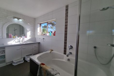 Photo of property in 2/14 Thelma Crescent, Torbay, Auckland, 0630