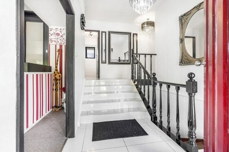 Photo of property in 32 Chedworth Avenue, Chedworth, Hamilton, 3210